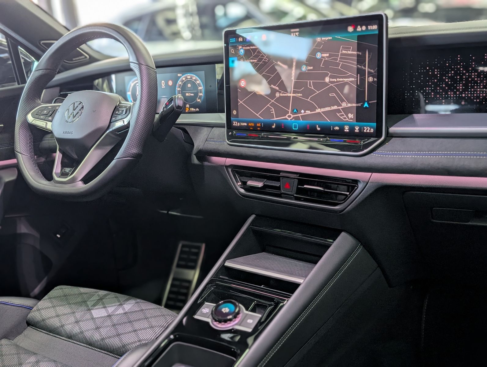 Fahrzeugabbildung Volkswagen Tayron R-Line 360°H&K LAUNCH PANO IQ-LIGHT AHK 7