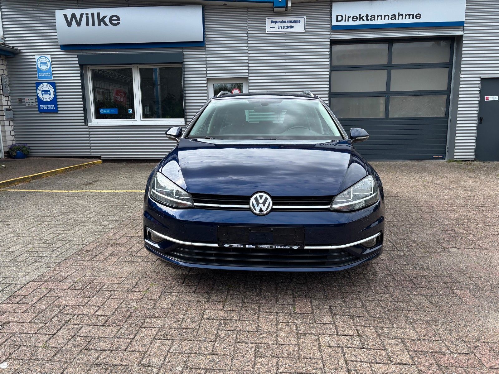 Volkswagen Golf - 1