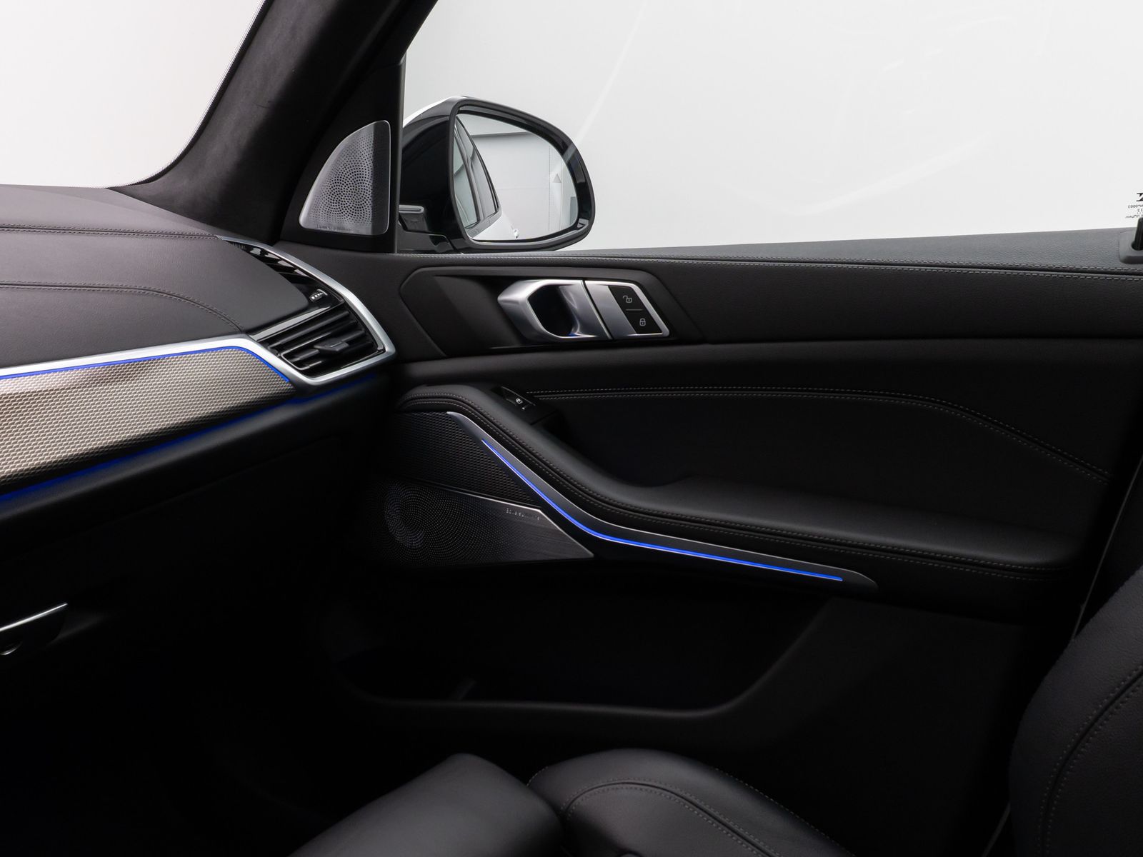Fahrzeugabbildung BMW X5 xD40d M Sport Panorama Laser 360°HUD DAB B&W