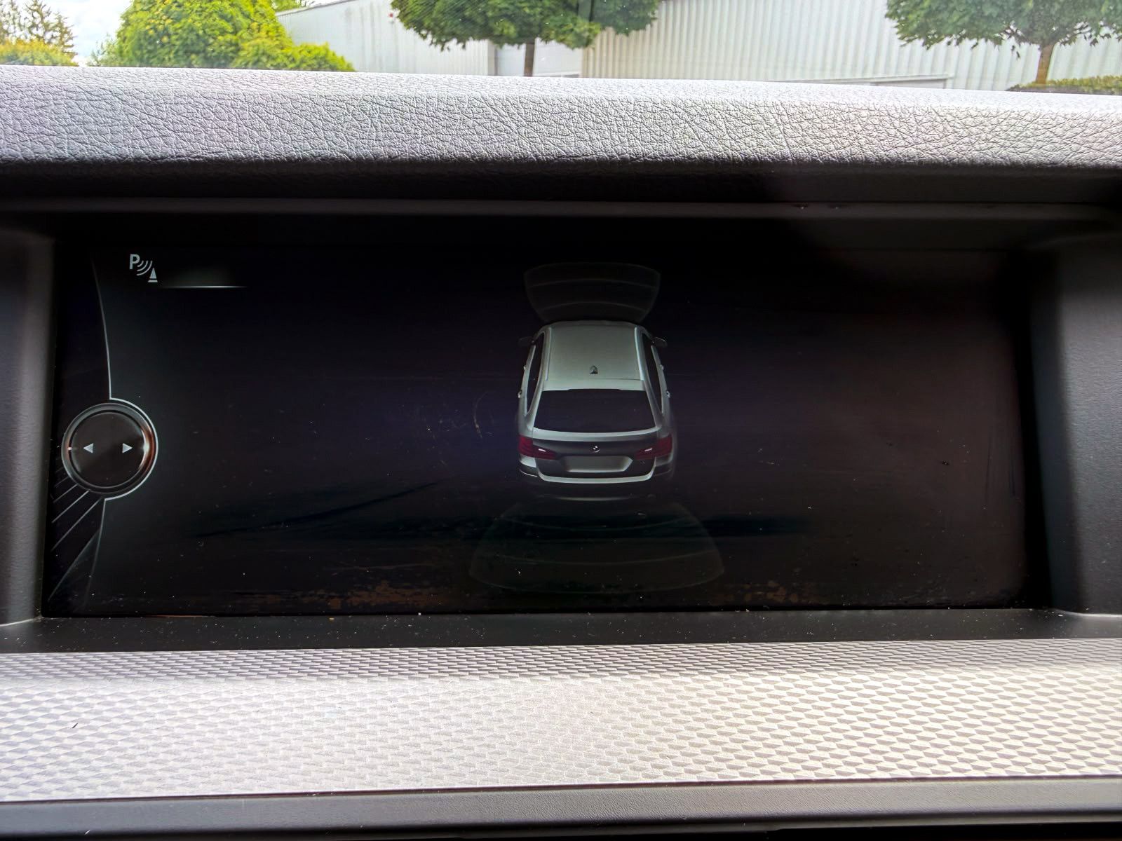 Fahrzeugabbildung BMW 530d Touring xDrive M-Sport PDC PANO SHZ AHK BT