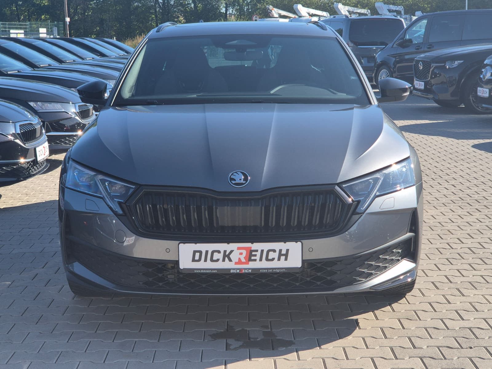 Fahrzeugabbildung SKODA Octavia 1.5 DSG Sportline PANO*MATRIX*AHK*5J.GAR