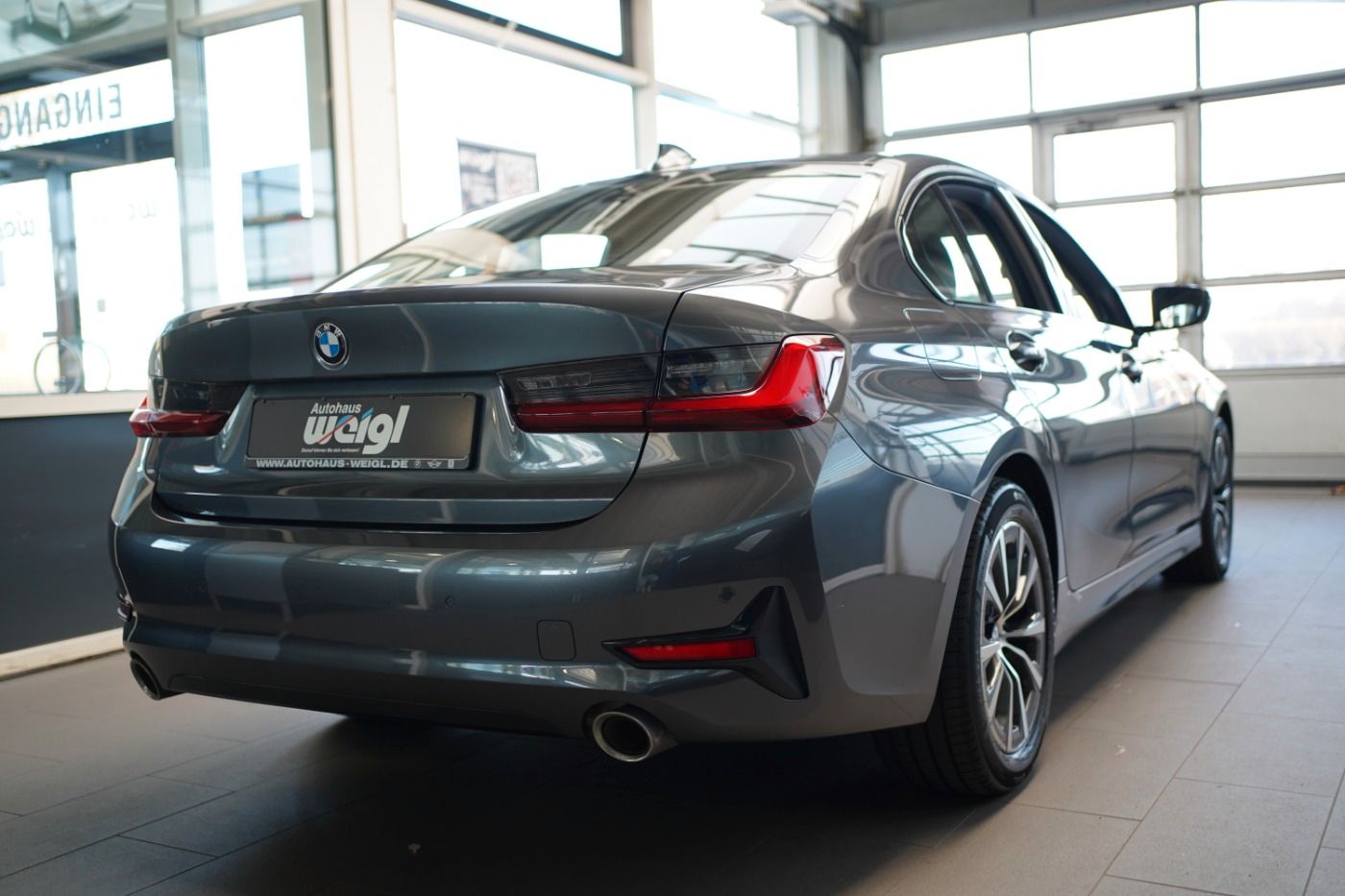 Fahrzeugabbildung BMW 320i Sport Line +DAB+PDC+Sportsitze+Alarmanlage+