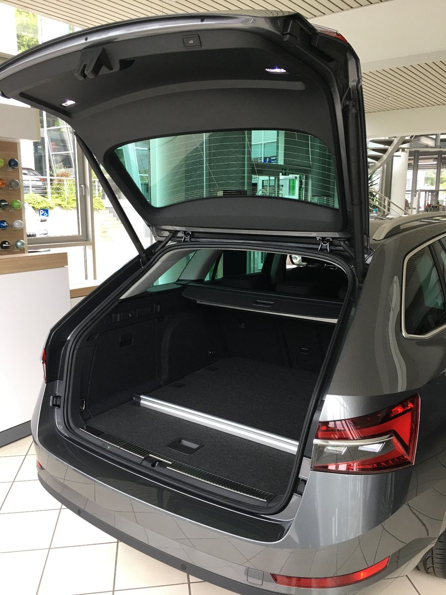 Superb Combi Style 2,0 TDI DSG AHK Standheizung