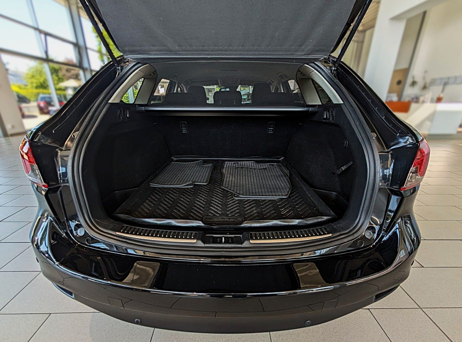 Fahrzeugabbildung Mazda 6 Kombi Center-Line KLIMAAUT SITZHEIZG NAVI 19''