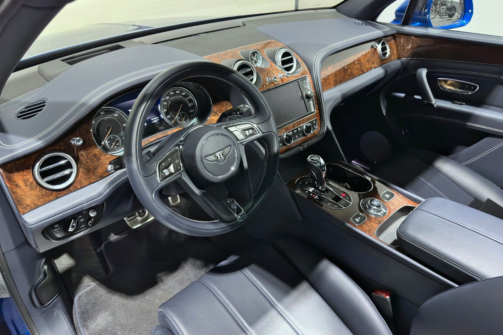 Fahrzeugabbildung Bentley Bentayga V8 Diesel | AHK