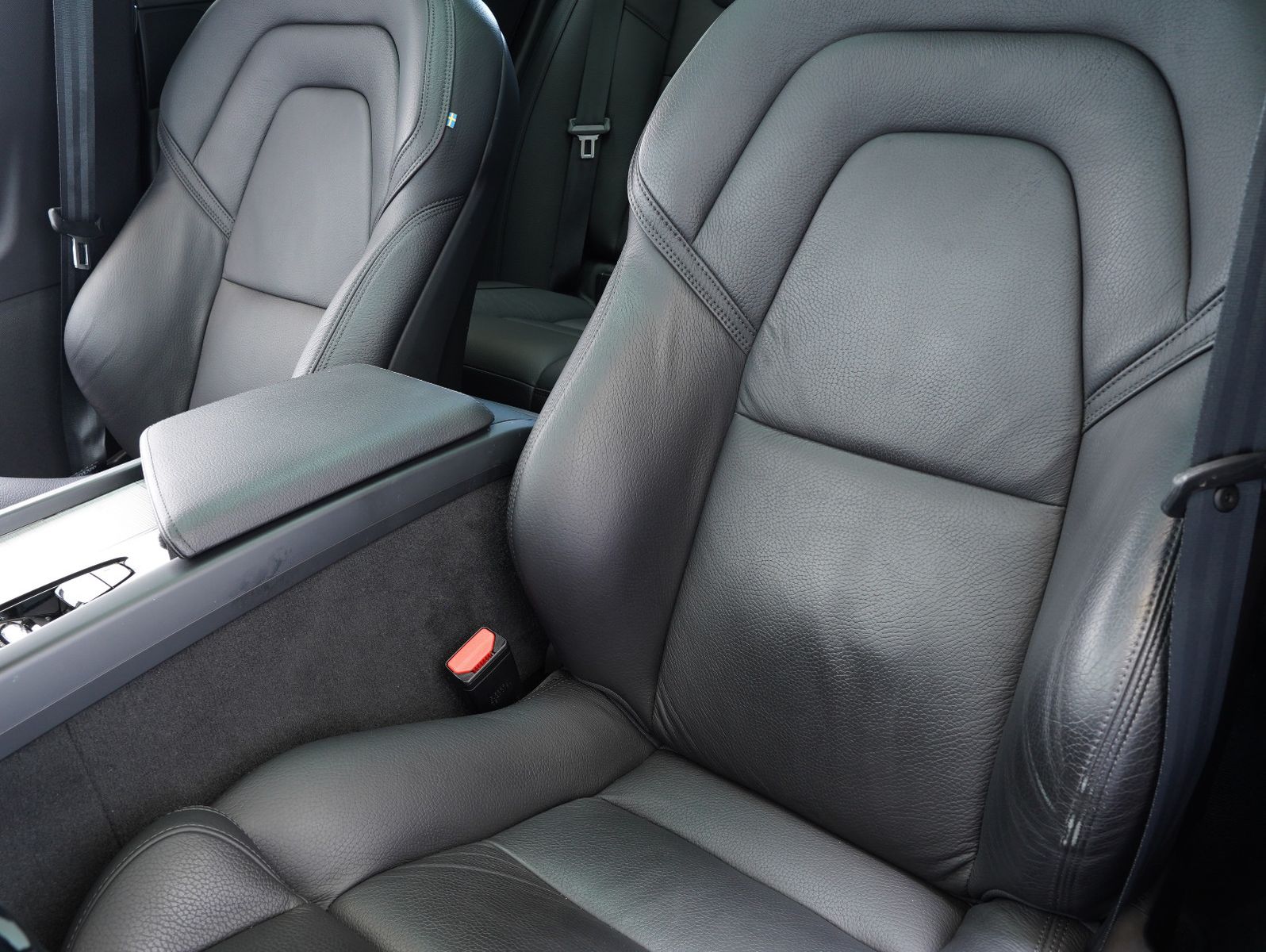 Fahrzeugabbildung Volvo V60 D4 AWD Inscription BLIS/INTELLISAFE/PANORAMA