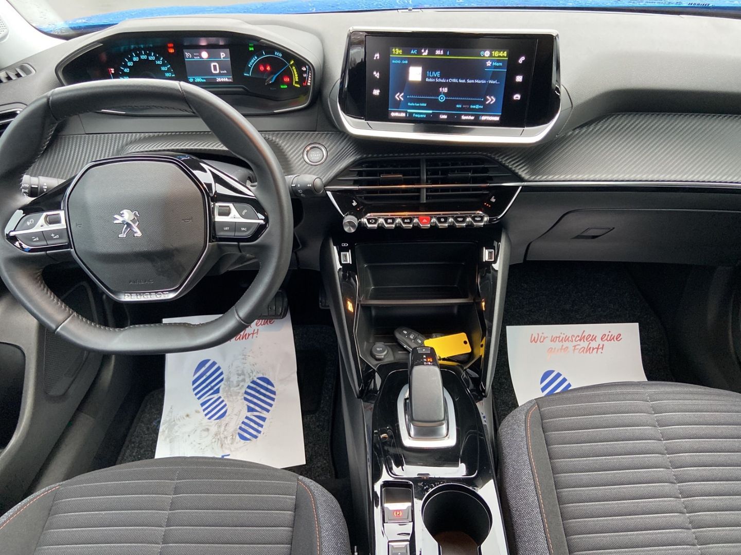 Fahrzeugabbildung Peugeot 2008 Elektromotor e- Active Pack 136 LED Apple C