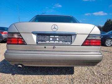 Mercedes E 220 - 3