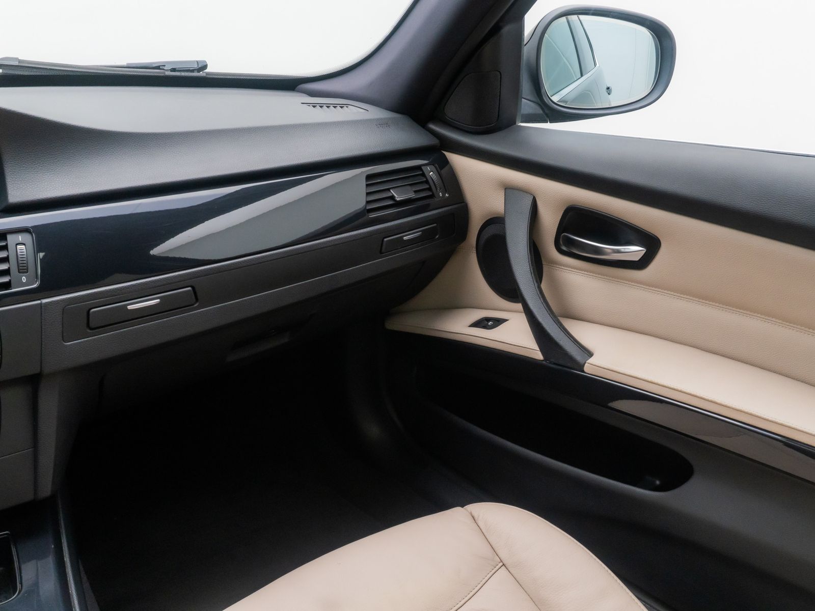 Fahrzeugabbildung BMW 325d GeschwindigReg Xenon PDC Alarm HiFi Leder