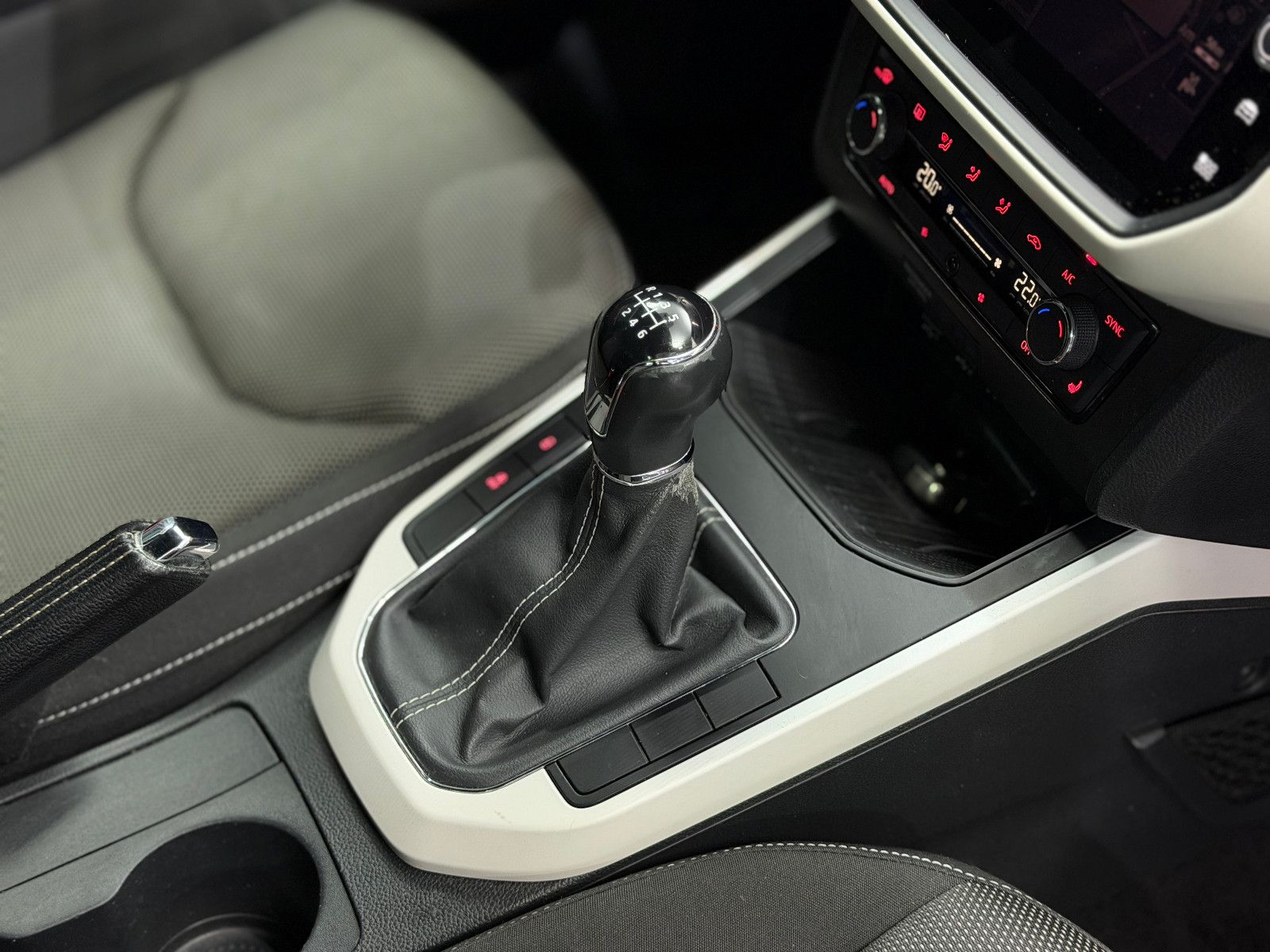 Fahrzeugabbildung SEAT Arona Xcellence|PDC|NAVI|ACC|LED