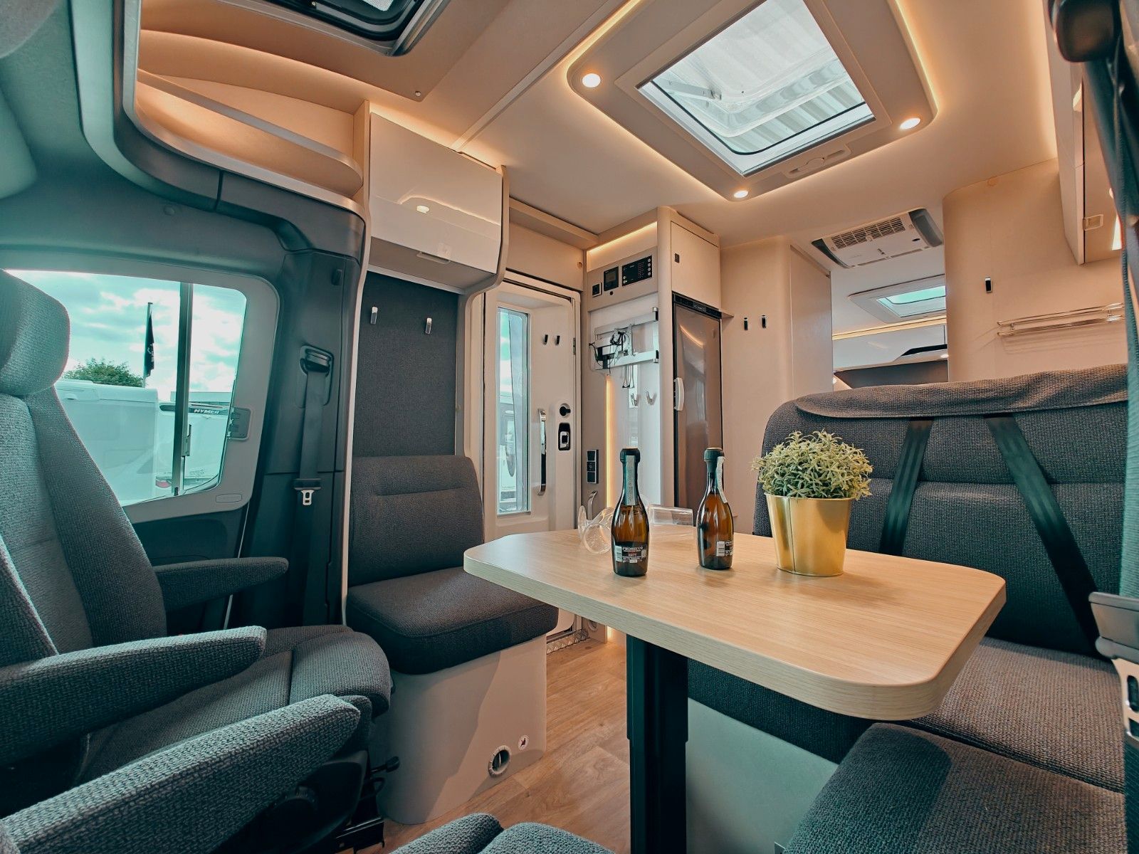 Fahrzeugabbildung HYMER / ERIBA / HYMERCAR TRAMP S 680 PREMIUM - 2025