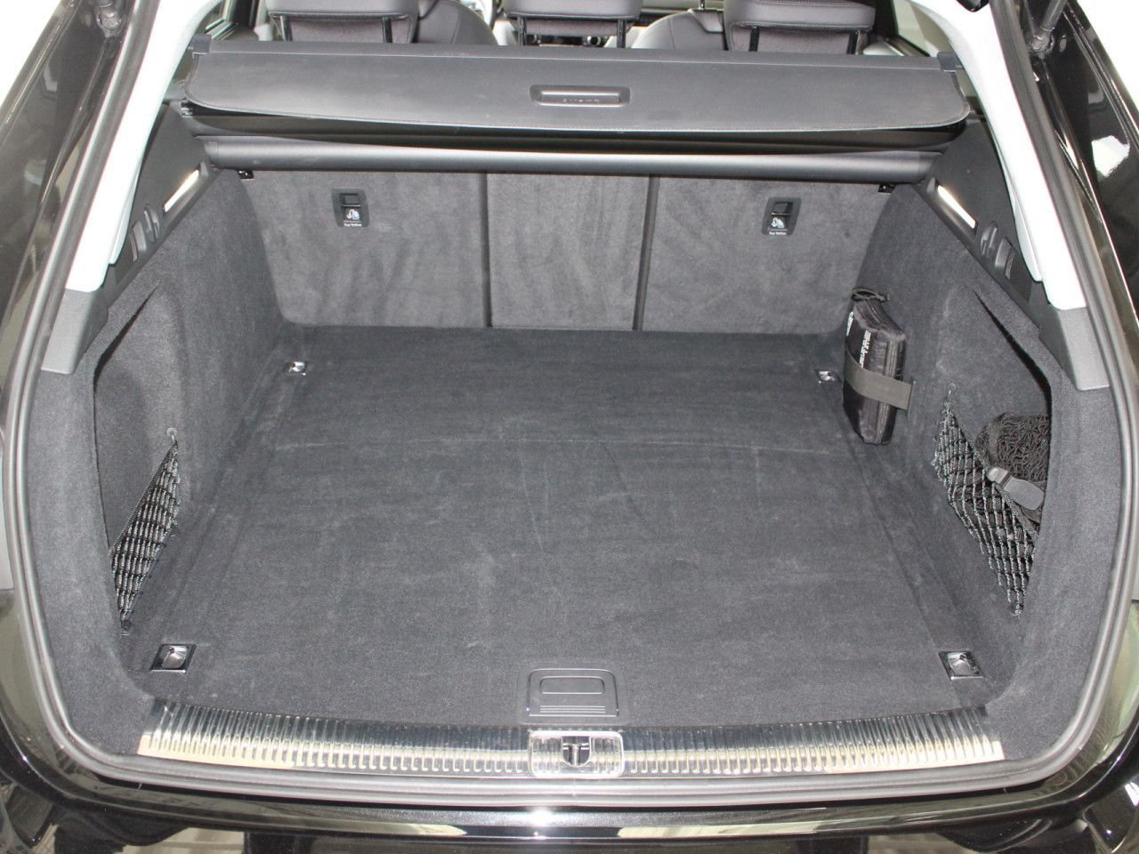Fahrzeugabbildung Audi A4 Avant 35 TFSI advanced ACC/RFK/Navi/Leder