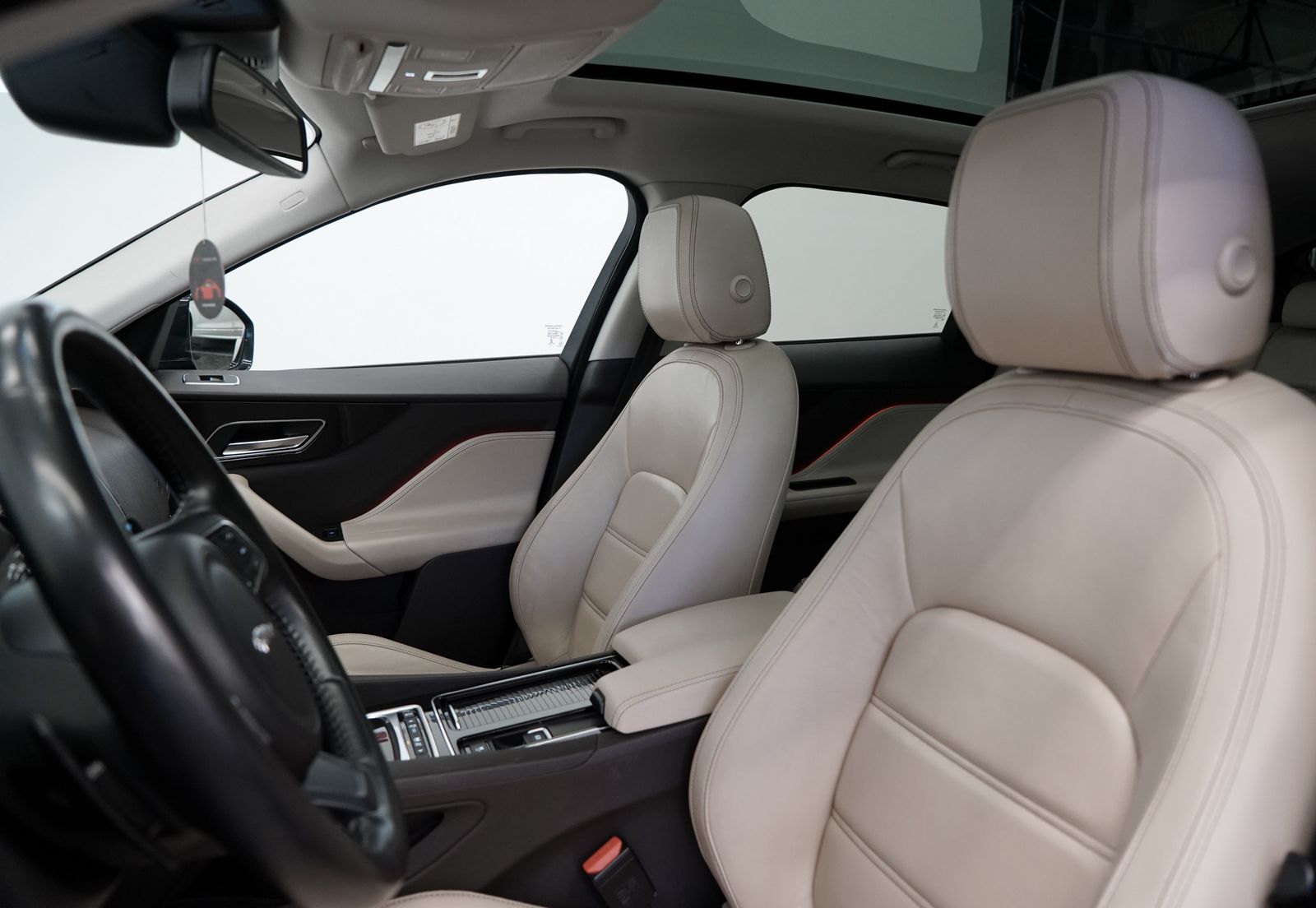 Jaguar F Pace
