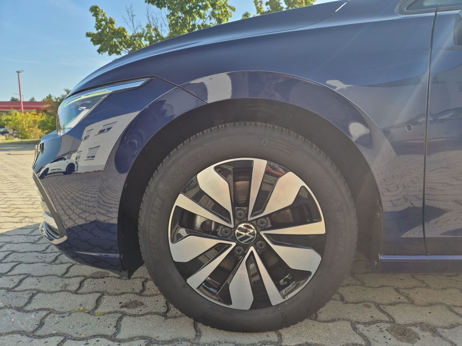 Fahrzeugabbildung Volkswagen Golf VIII TSI Move Climatronic AID APP KAMERA SH