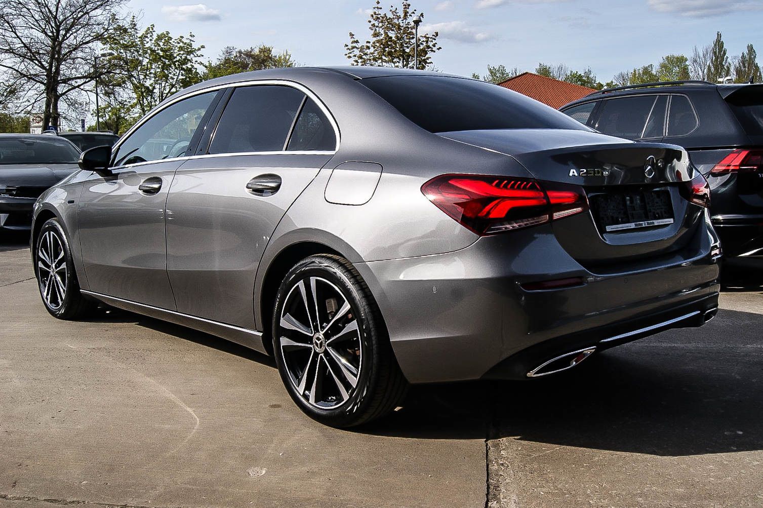 Fahrzeugabbildung Mercedes-Benz A 250e Lim Edition 19 BURMESTER GARAGENTORÖFFNER