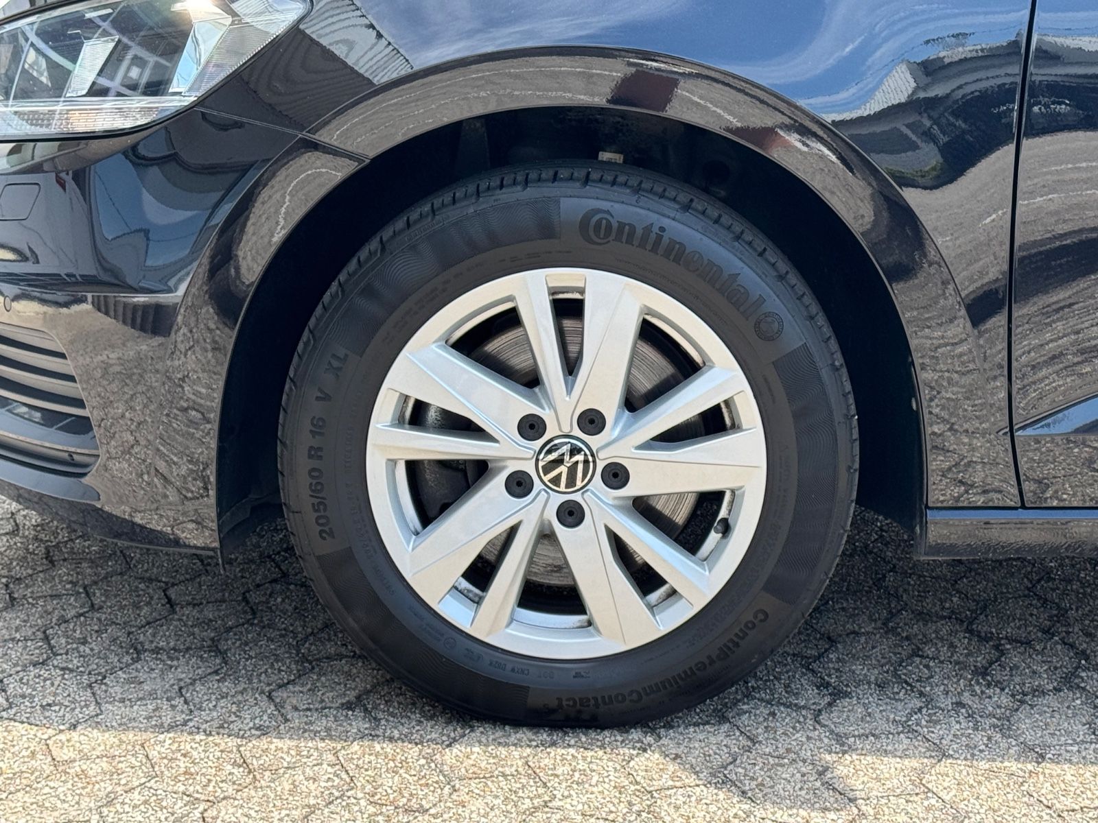 Fahrzeugabbildung Volkswagen Touran Comfortline/ACC/AHK/PDC/Navi/Massage/1H