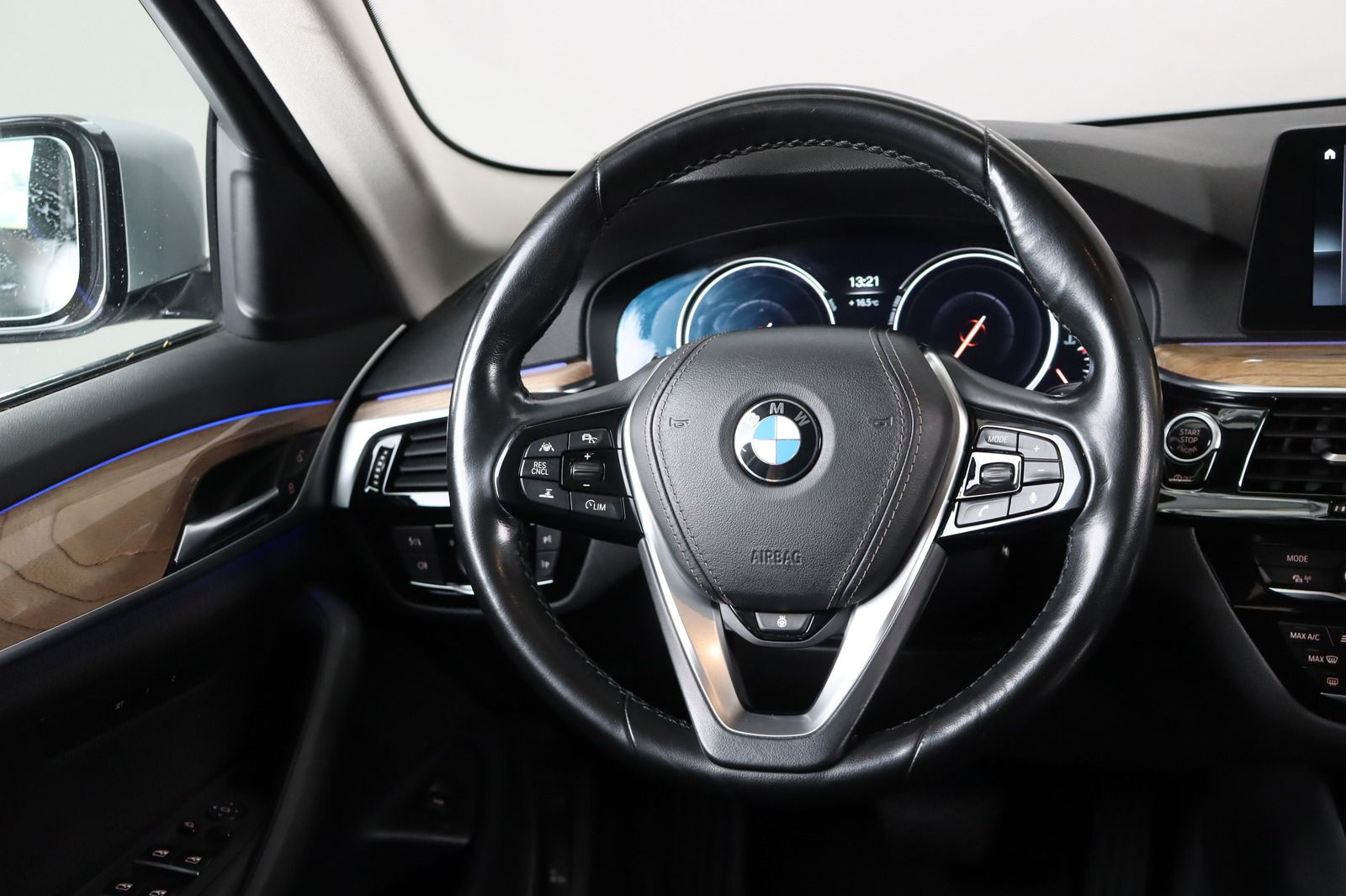Fahrzeugabbildung BMW 540 i xDrive * HUD * Soft-Close * Night * SC * M