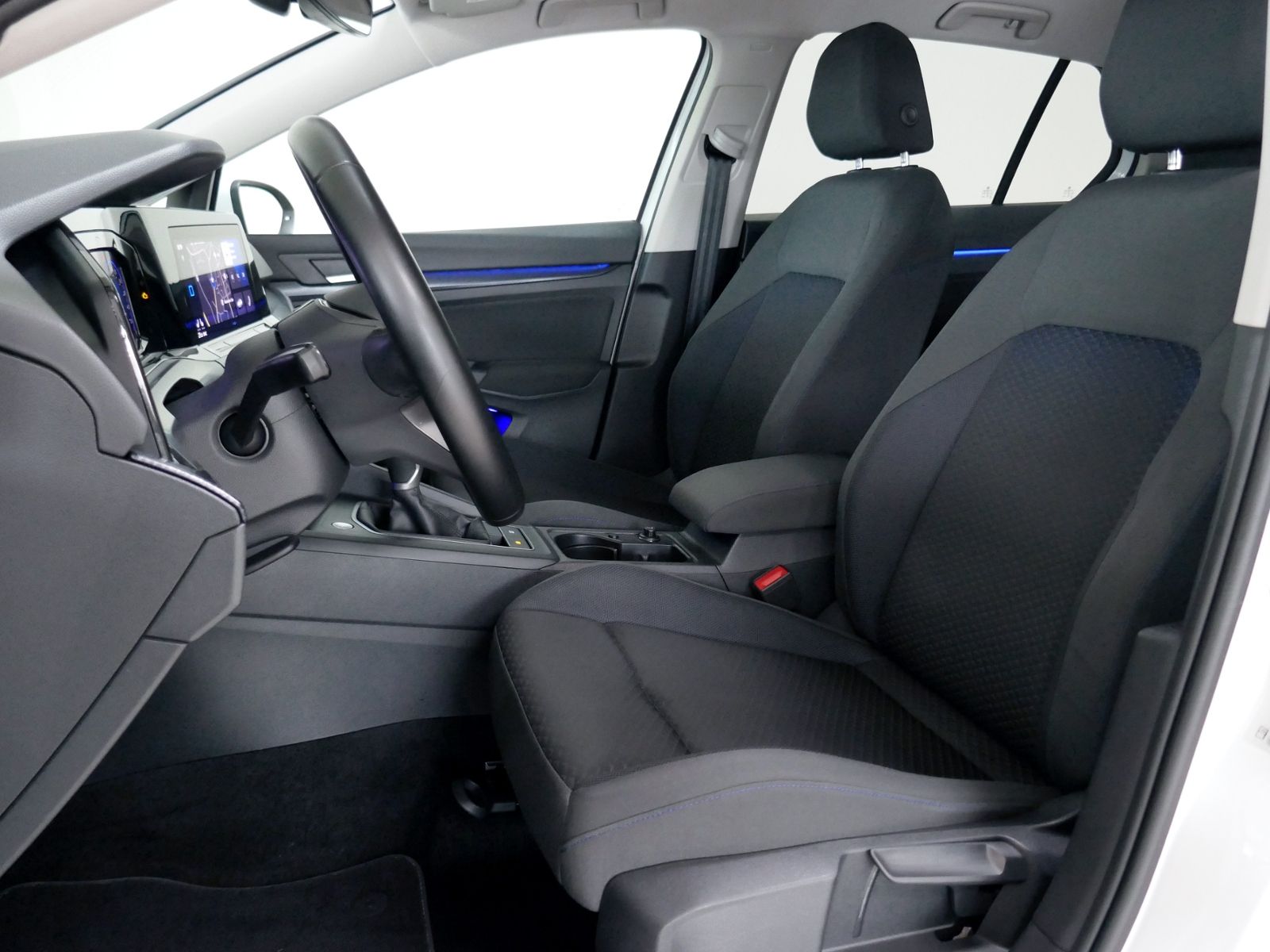 Fahrzeugabbildung Volkswagen Golf VIII UNITED 1.0 TSI | LED PDC Navi App