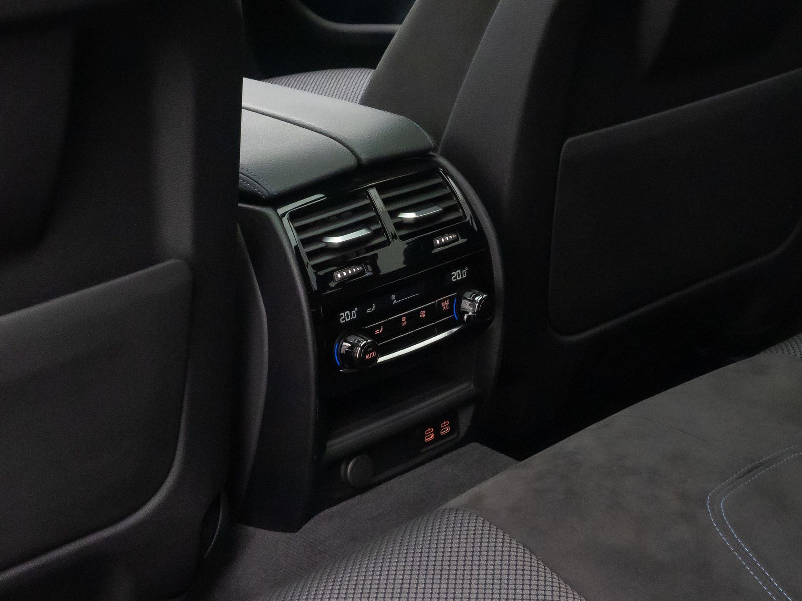 Fahrzeugabbildung BMW 530e xD M Sport Panorama HUD DAB H/K Kamera AHK