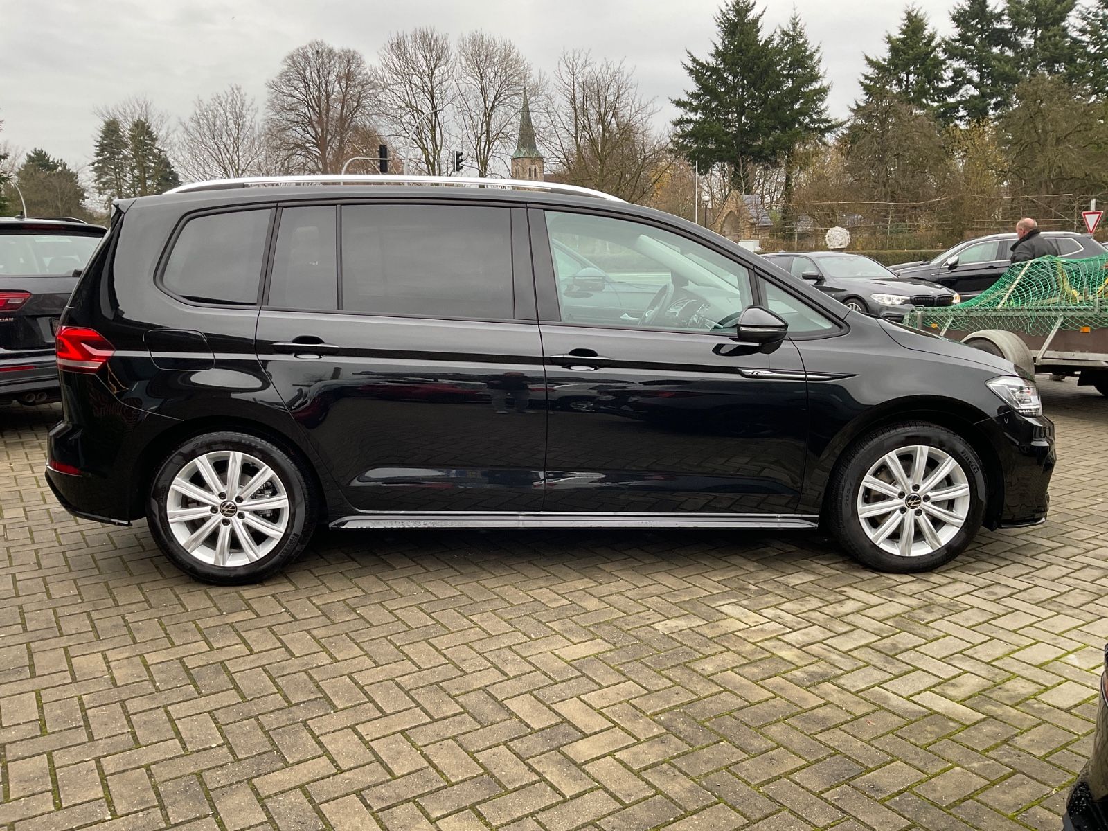 Fahrzeugabbildung Volkswagen Touran 1.5 TSI DSG,R Line,Navi,Kamera,LED,ACC