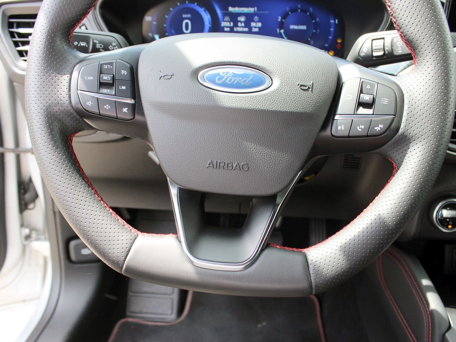 Fahrzeugabbildung Ford Focus ST-Line X 1,0 EcoBoost Mild Hybrid