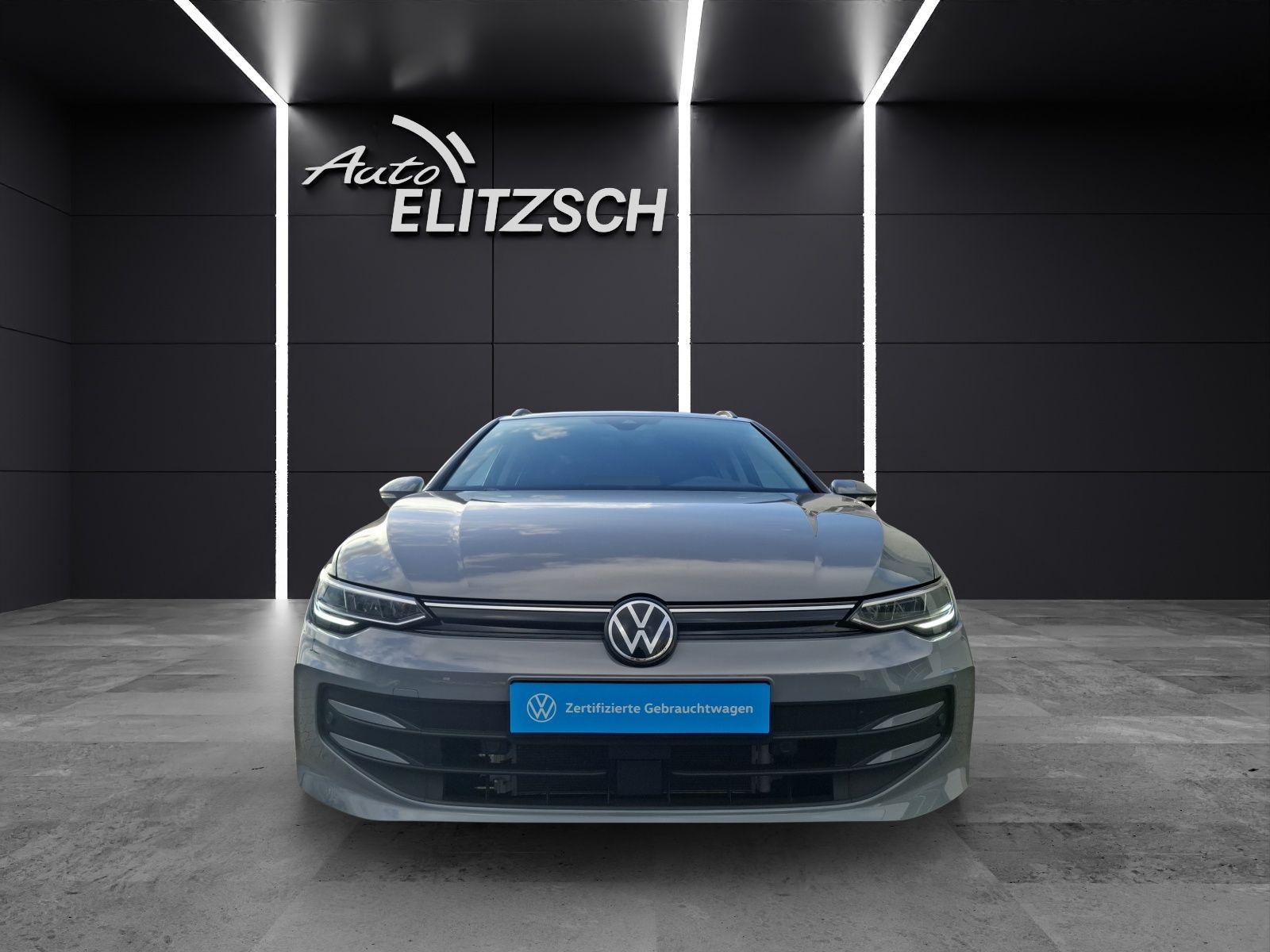 Fahrzeugabbildung Volkswagen Golf VIII Variant TSI Life STH LED Navi ACC HUD