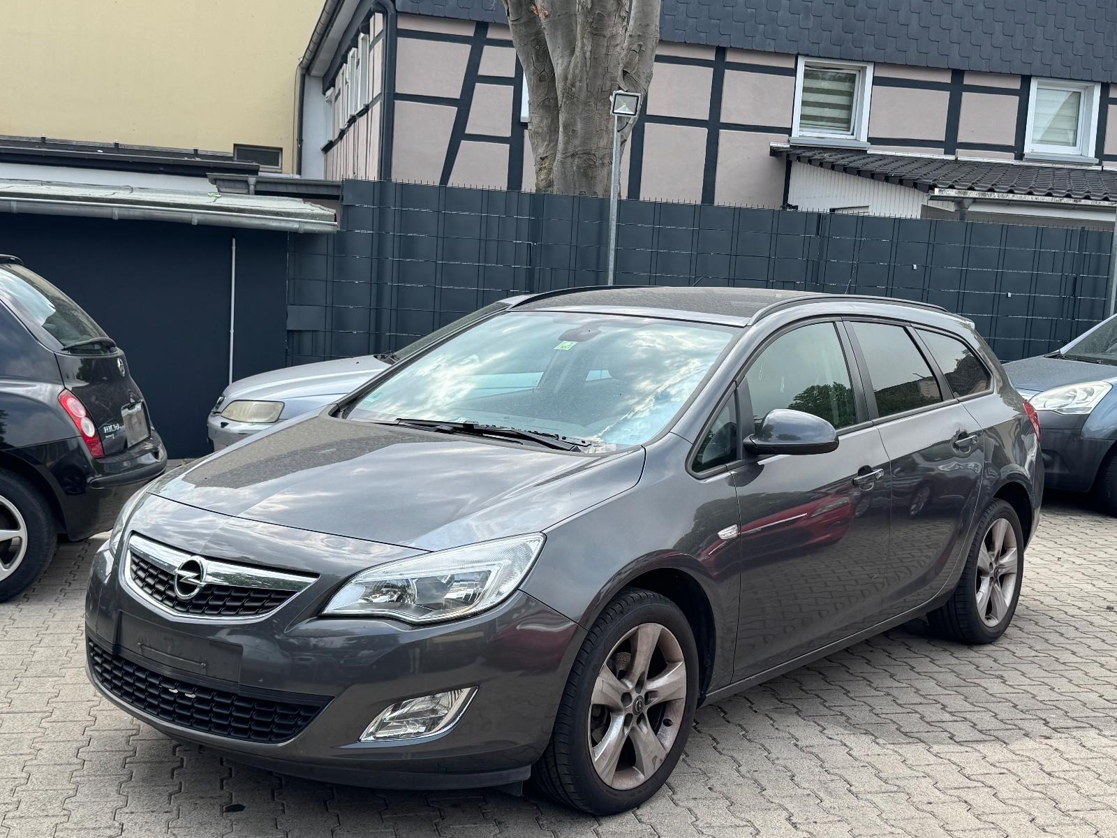 Opel Astra, 2011