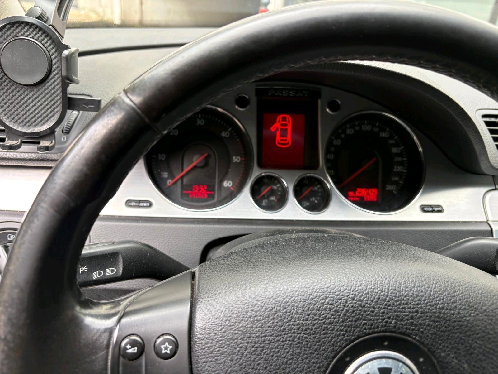 Volkswagen  2010 — photo 5