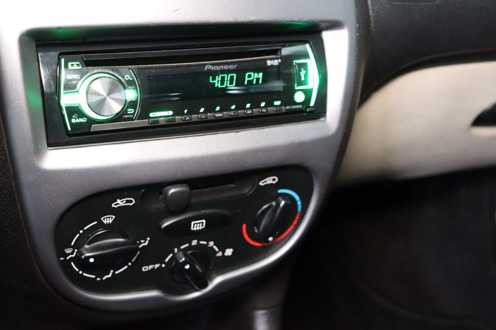 Fahrzeugabbildung Peugeot 206 1.1 Filou 60 HU/AU 01.27