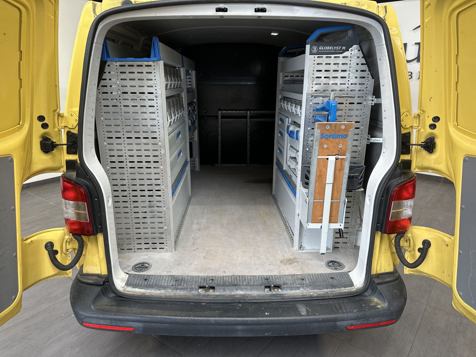 Fahrzeugabbildung Volkswagen T6 Transporter 2.0 TDI Kasten RADIO+SORTIMO+1.HD