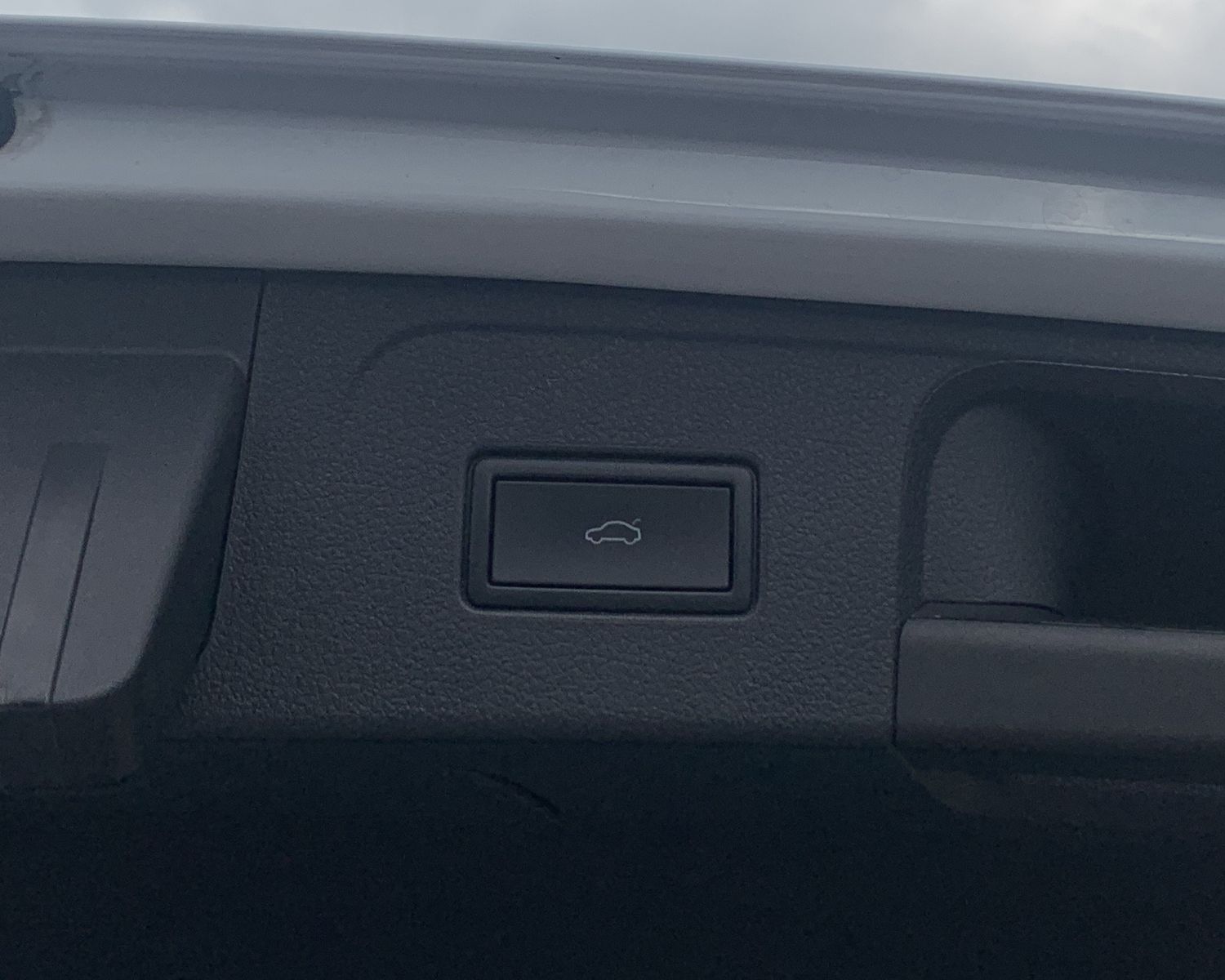 Fahrzeugabbildung Volkswagen Passat Variant 2.0 TDI*R-Line*4Motion*Leder*AHK*
