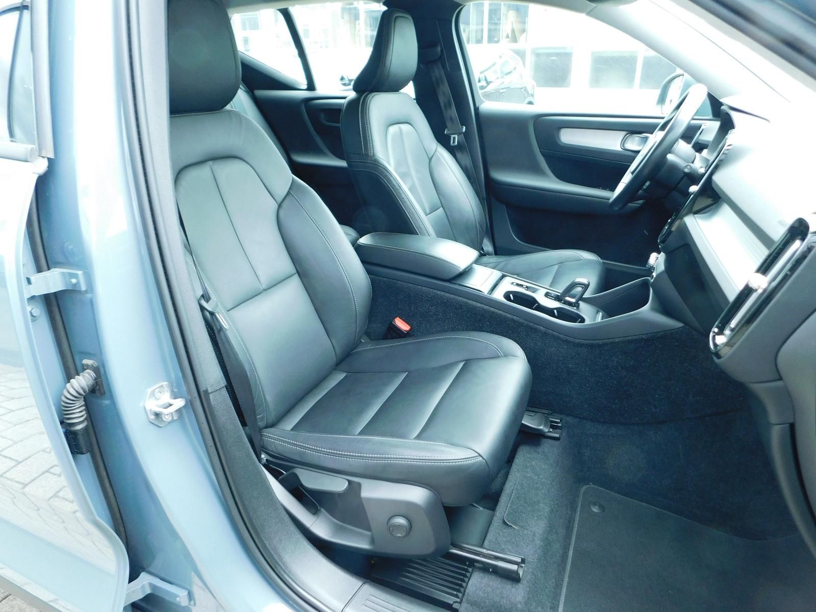 Fahrzeugabbildung Volvo XC40 D3 Momentum Pro