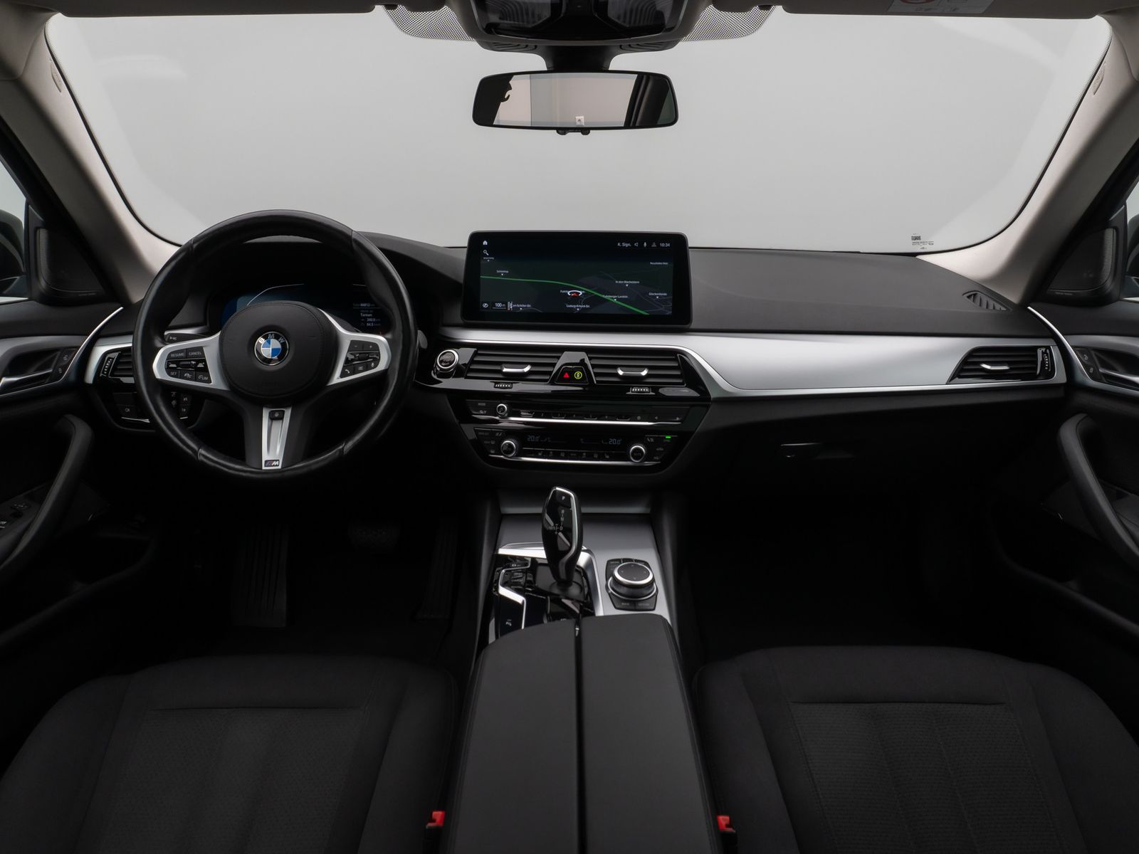 Fahrzeugabbildung BMW 520d Kamera DAB H/K Alarm DisKey Panorama MSport