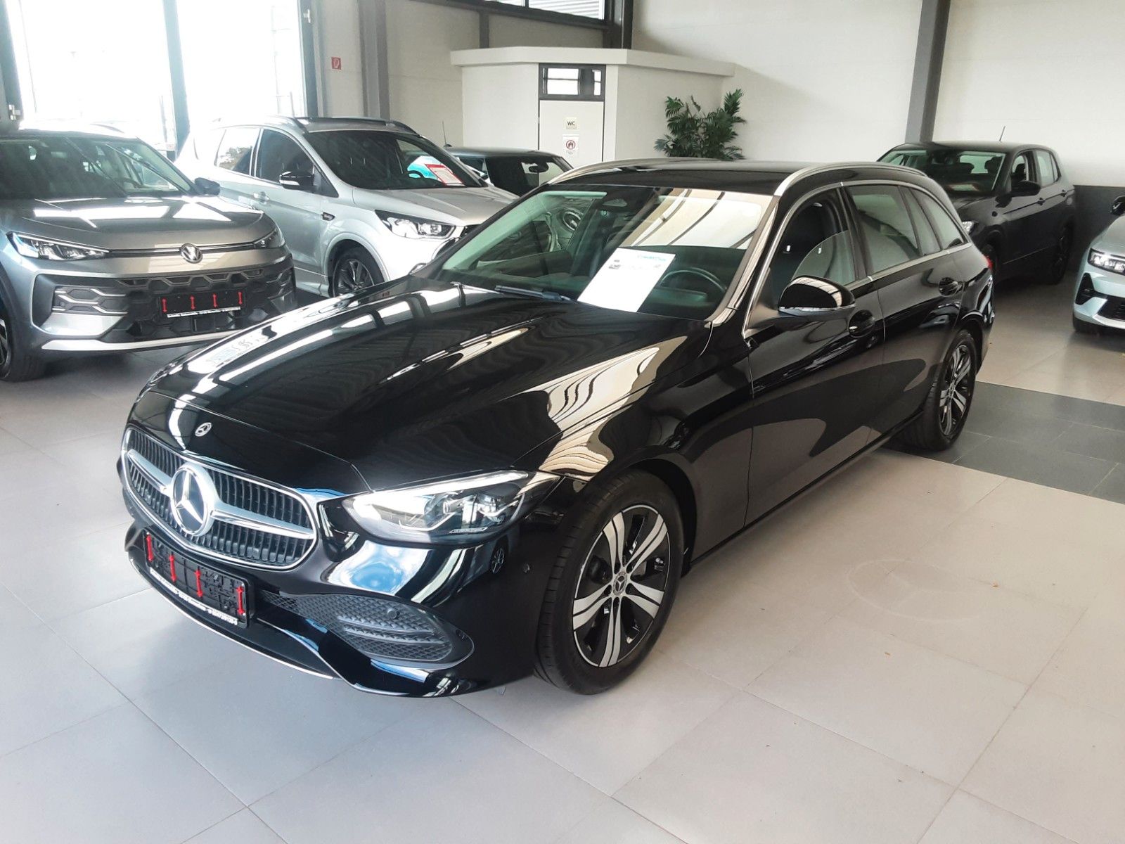 Mercedes C 200 2023, 2.0D dīzelis, Automāts, Universāls, Melns — Latvijā