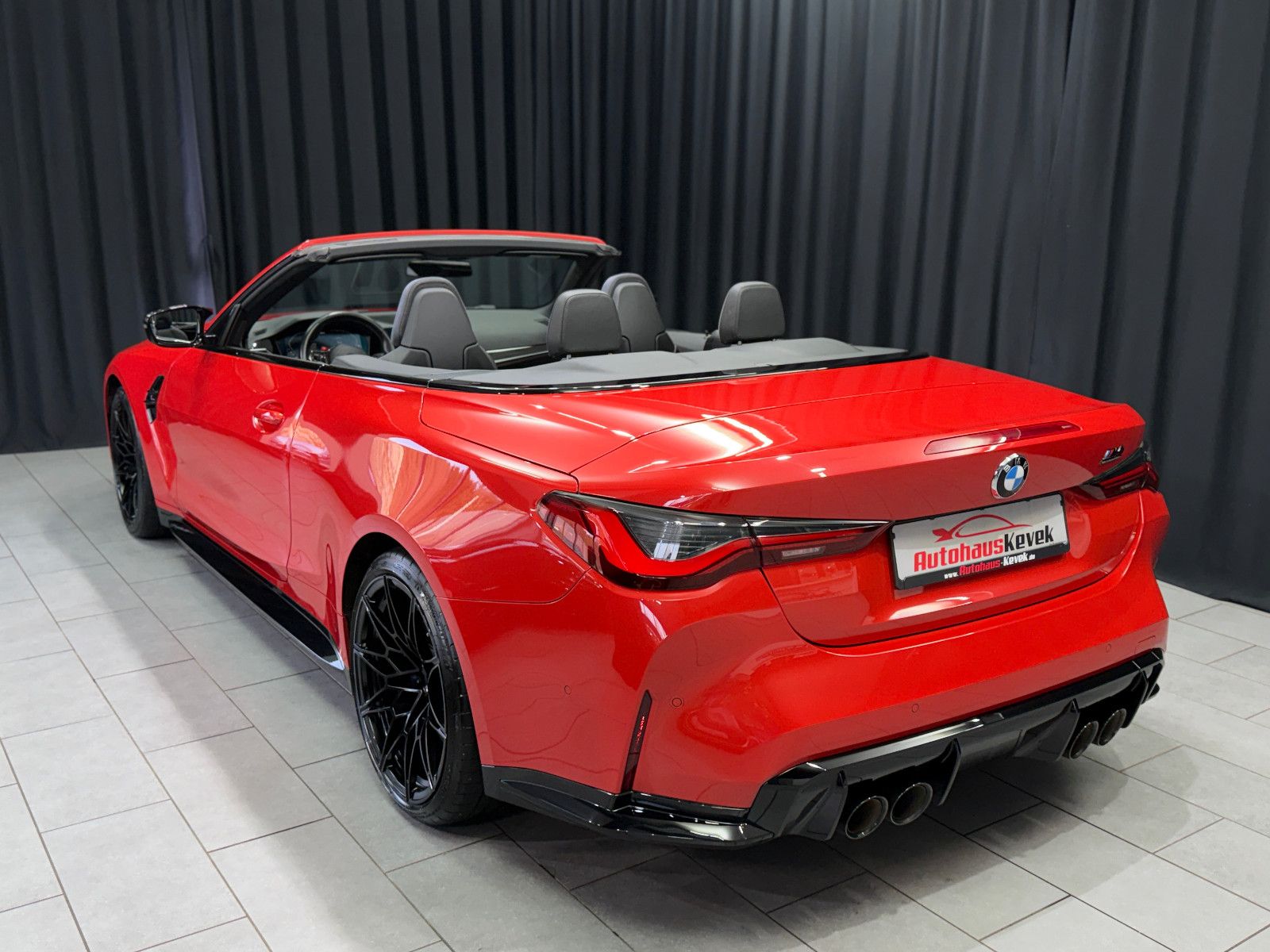 Fahrzeugabbildung BMW M4 Cabrio xDrive Competition|LASER|CARBON|HEAD-U