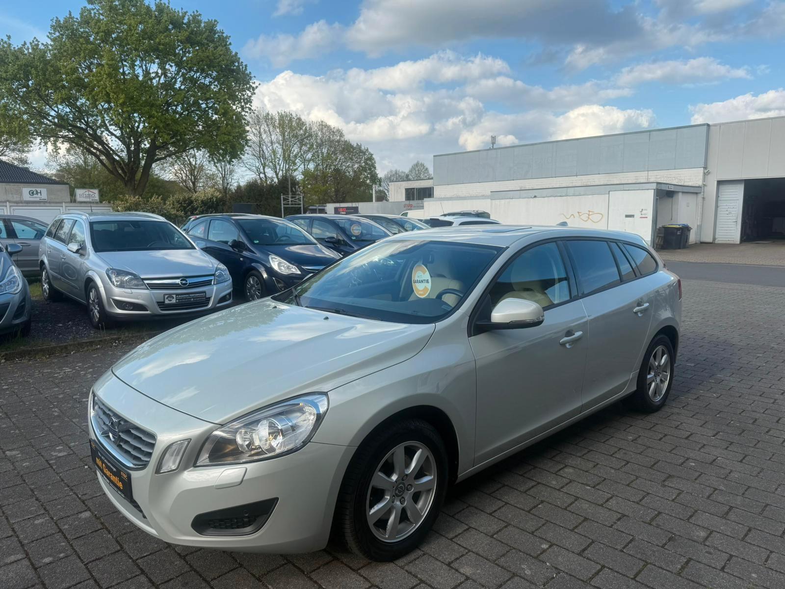 Volvo V60 T4 Kinetic TURBO & Service NEU Automatikget.