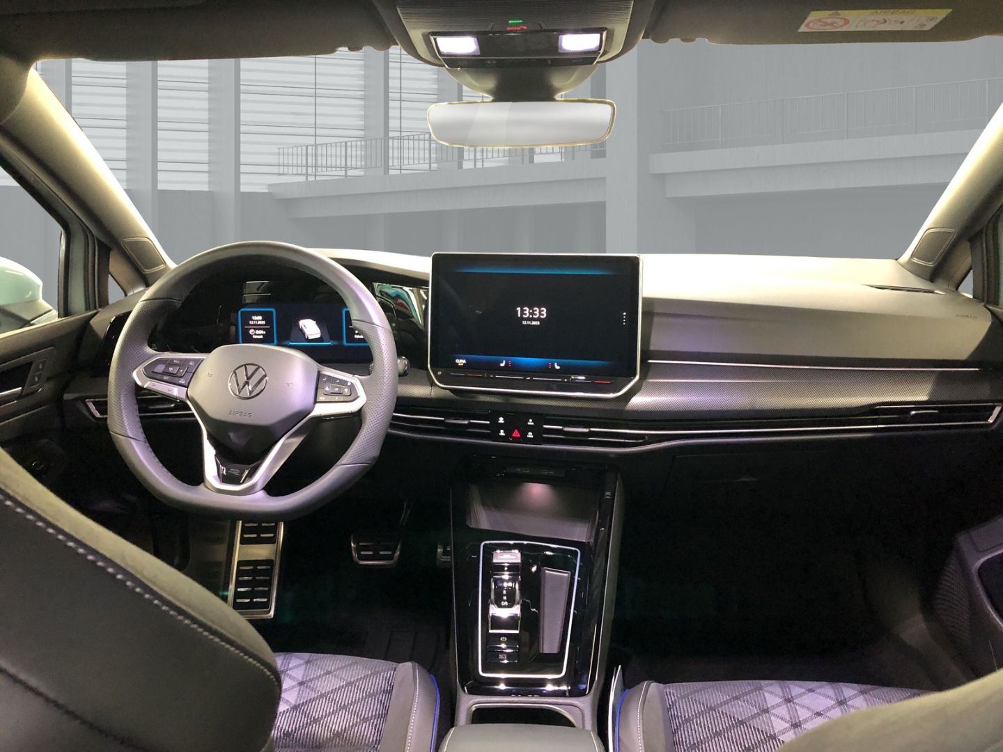 Fahrzeugabbildung Volkswagen Golf R-Line -Line 1.5 eTSI DSG Sportpaket HUD AH