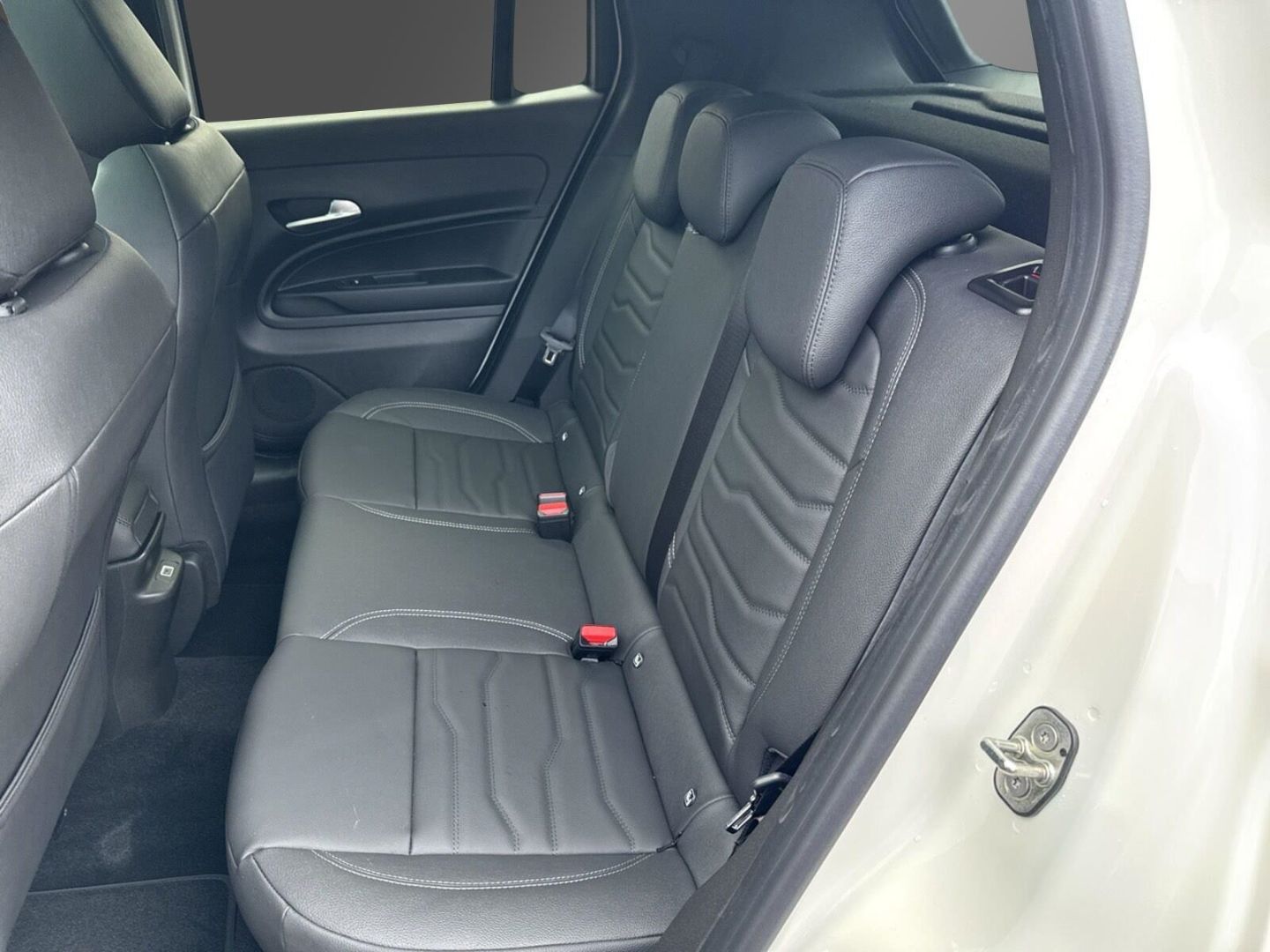 Fahrzeugabbildung Jeep Avenger Overland Mild-Hybrid 4xe-Leder-Panoramad