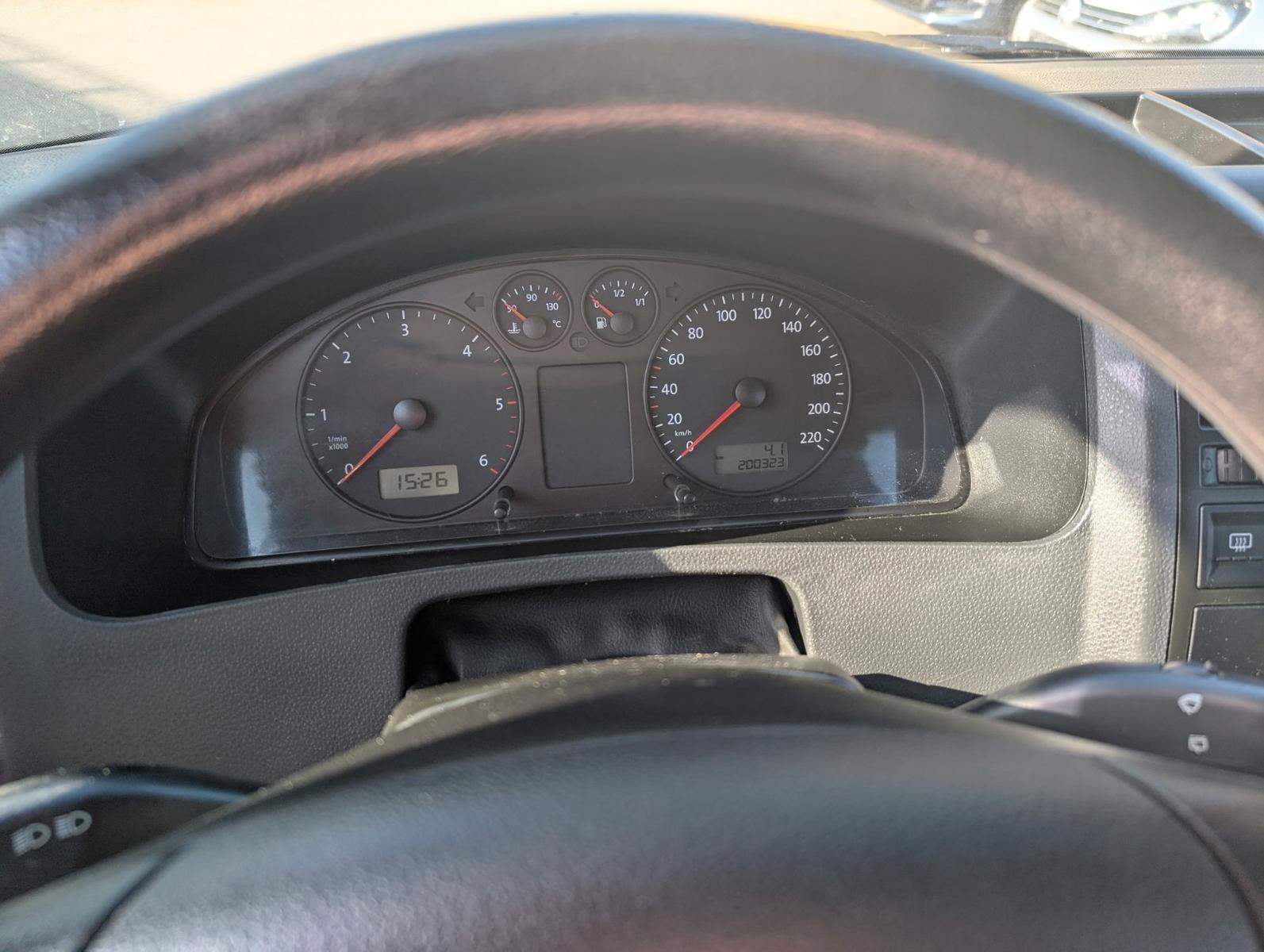 VOLKSWAGEN T5 CALIFORNIA STARTLINE 2.5 TDI 131ch BVM Sièges chauffants Toit relevable