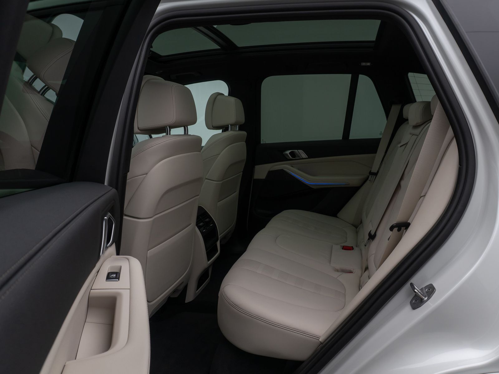 Fahrzeugabbildung BMW X5 xD30d M Sport Laser 360° HUD DAB Panorama 22"