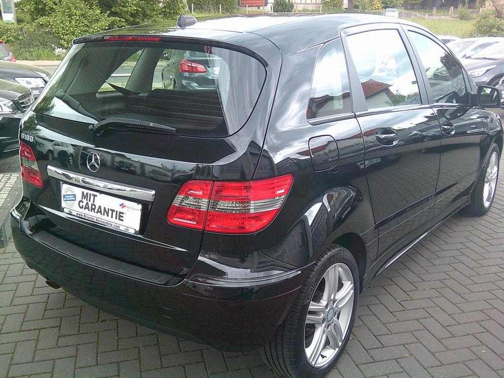Mercedes-Benz B 180