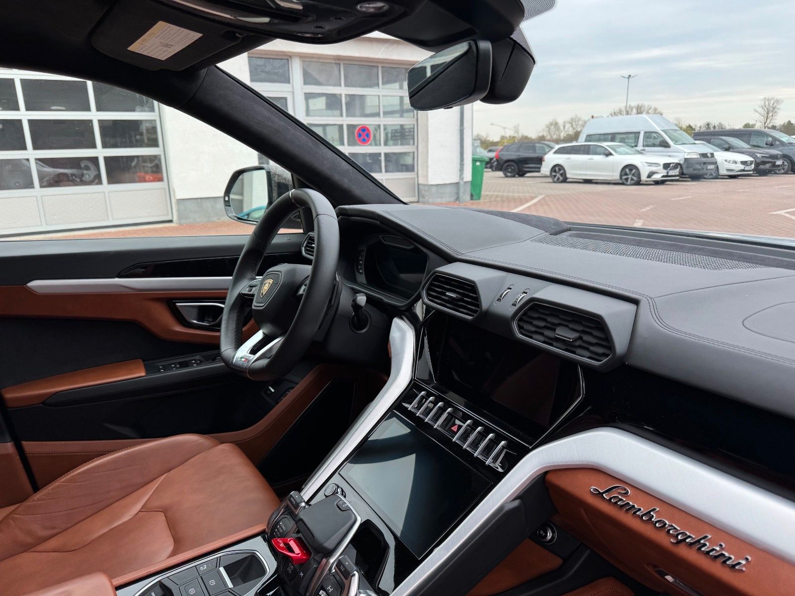 Fahrzeugabbildung Lamborghini Urus LP650 *PANO*HeUp*23**Mietkauf*