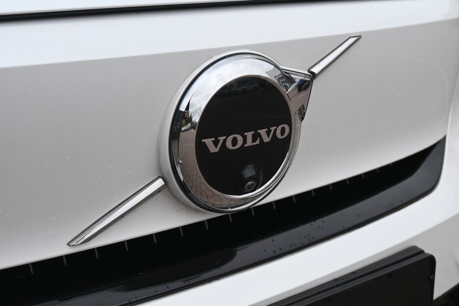Fahrzeugabbildung Volvo EX40 SingleMotorExtendedRangePlus Dark*574 KM RW
