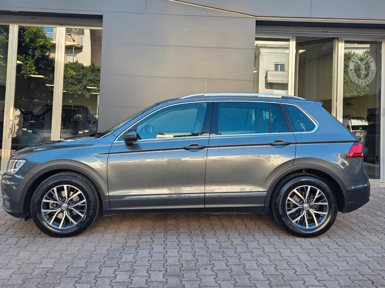 Volkswagen Tiguan 1.6 TDI SCR Business BlueMotio imagem 3