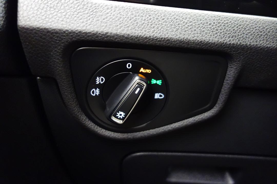 VOLKSWAGEN TOURAN 1.4 TSI 150ch HIGHLINE BVA DSG Sièges chauffants massants 7 places Historique présent - 1ERE MAIN