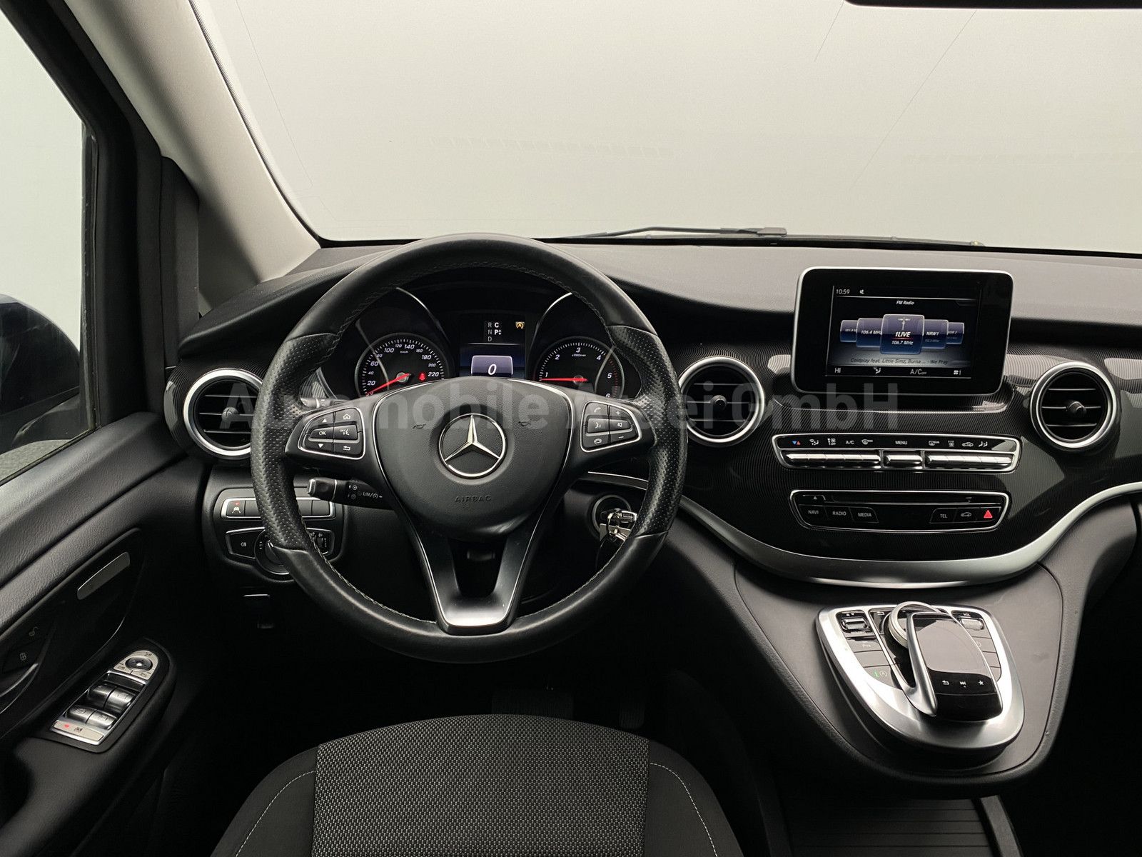 Fahrzeugabbildung Mercedes-Benz V 220 d lang Edition Sport-Paket KAMERA 4459