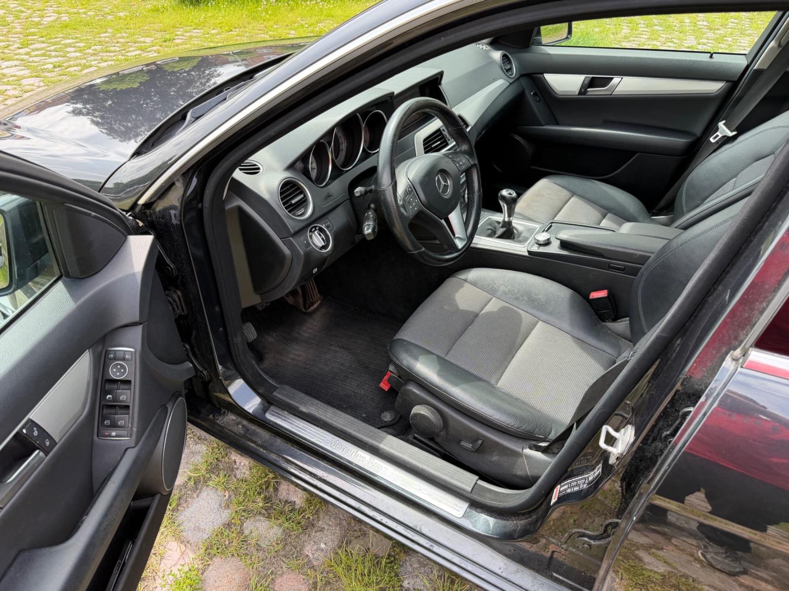Mercedes-Benz C180 2011 — photo 5