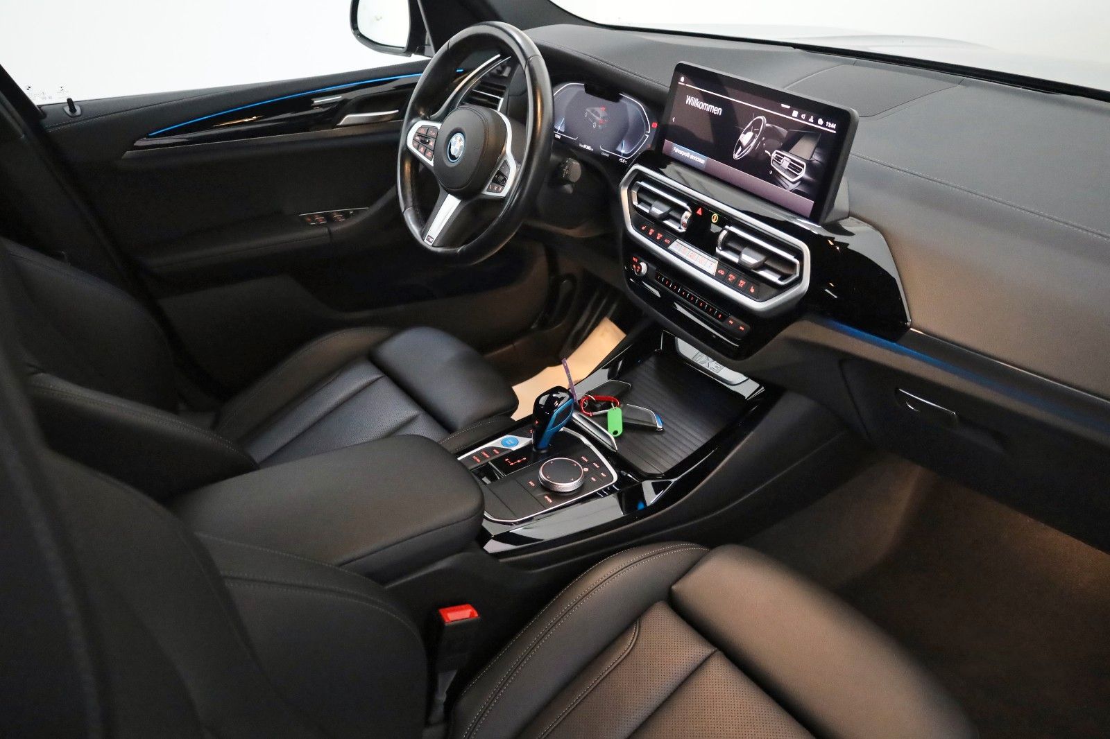 Fahrzeugabbildung BMW iX3 M Sport Inspiring,Navi,LED,SH,Panorama,AHK