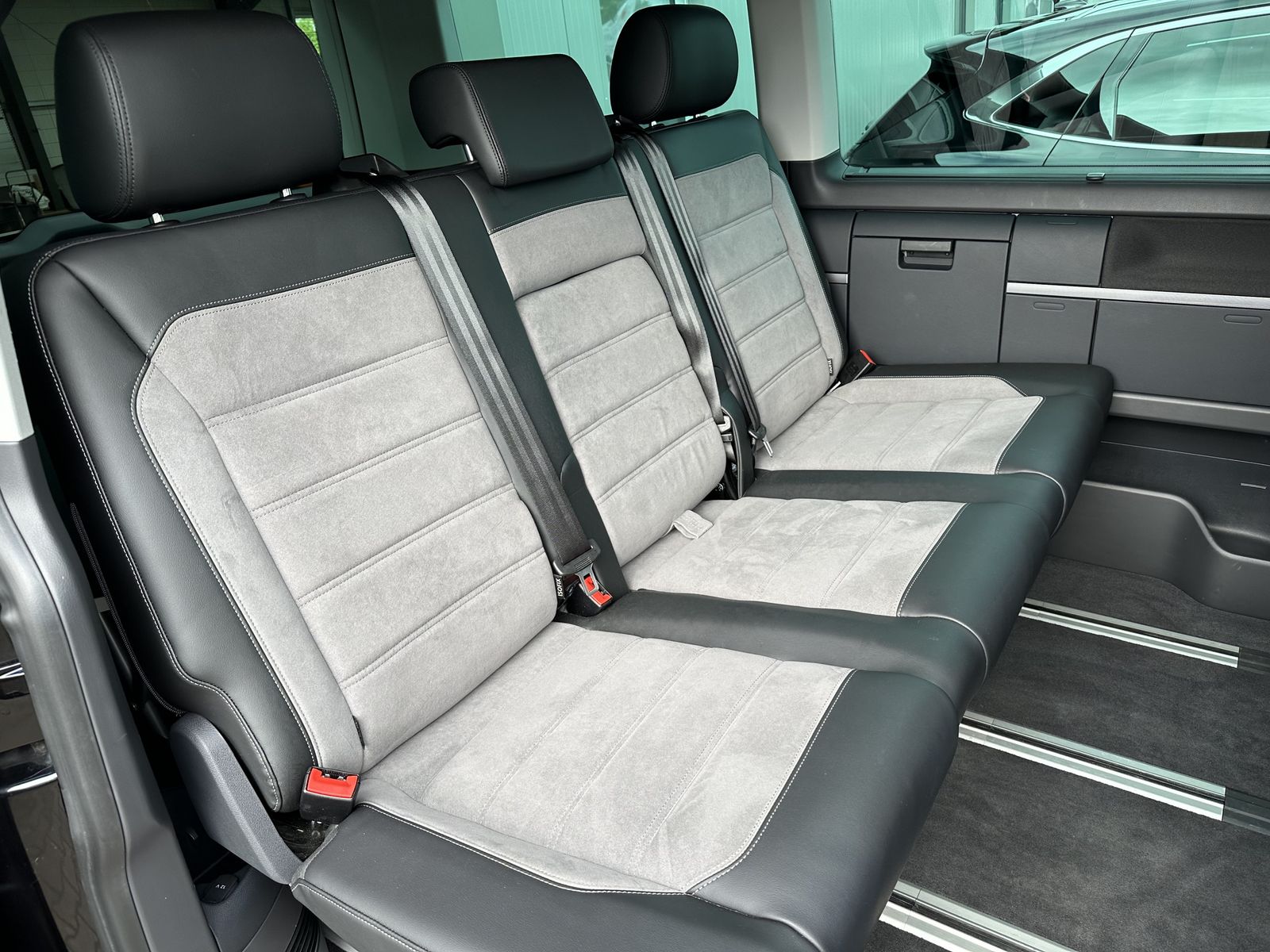 Fahrzeugabbildung Volkswagen T6.1 Multivan 2.0 TDI DSG NAV+LED+ACC+CARPLAY+PP