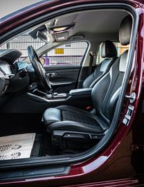 Fahrzeugabbildung BMW 320i Limo. Advantage VIRUTAL|LED|AMBIENTE|CAM